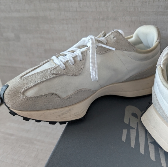 New Balance 327 - Picture 2 of 12